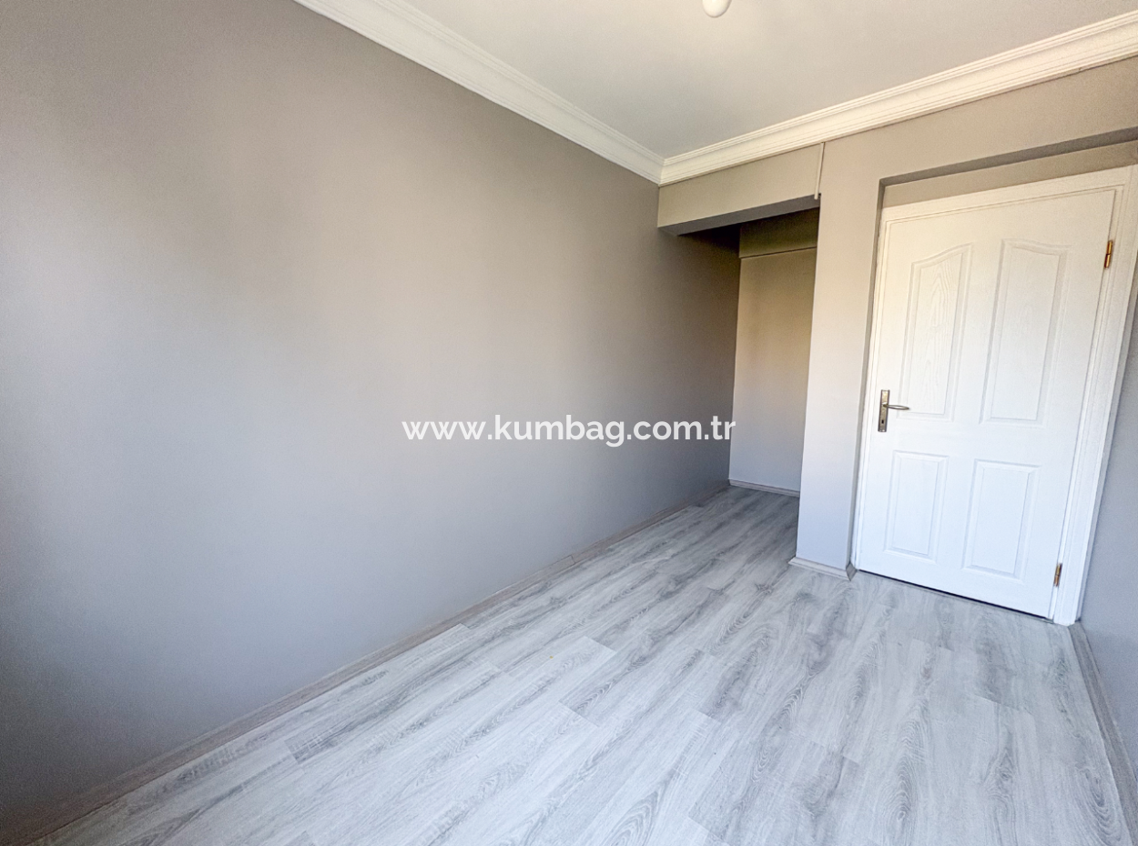 Kumbağ'da Merkezi Konumda Havuzlu Site İçinde Kiralık 2+1 Daire