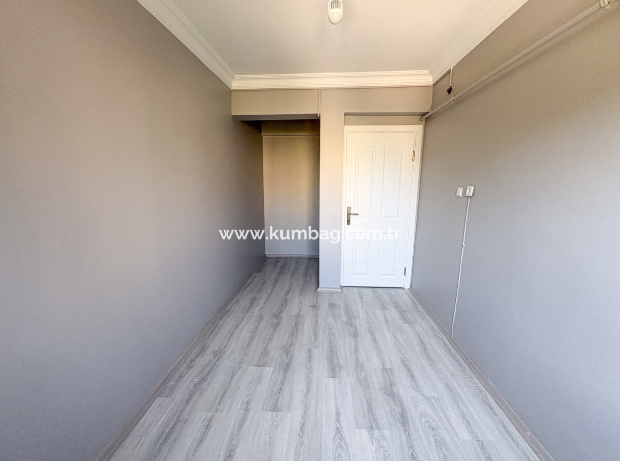Kumbağ'da Merkezi Konumda Havuzlu Site İçinde Kiralık 2+1 Daire