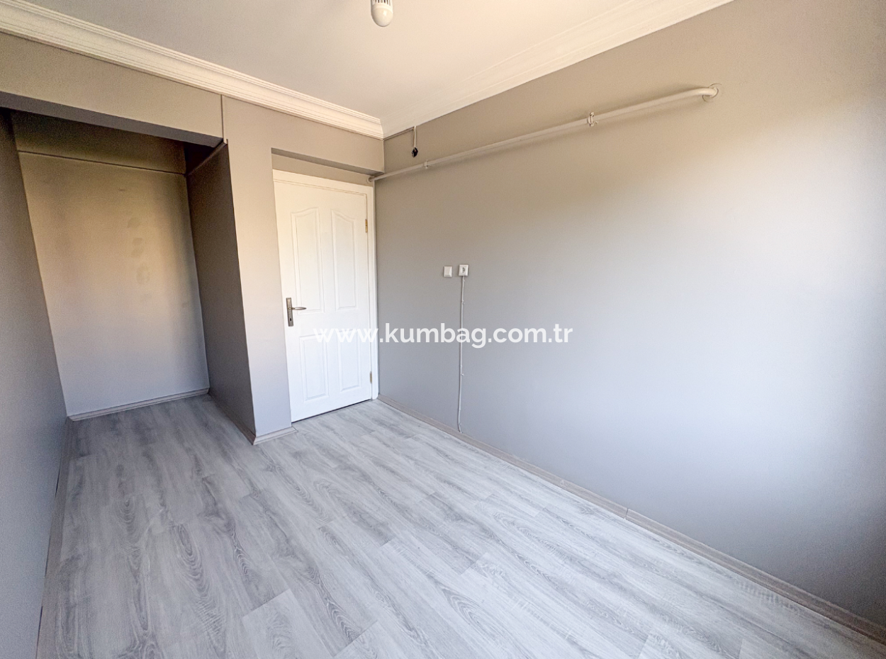 Kumbağ'da Merkezi Konumda Havuzlu Site İçinde Kiralık 2+1 Daire