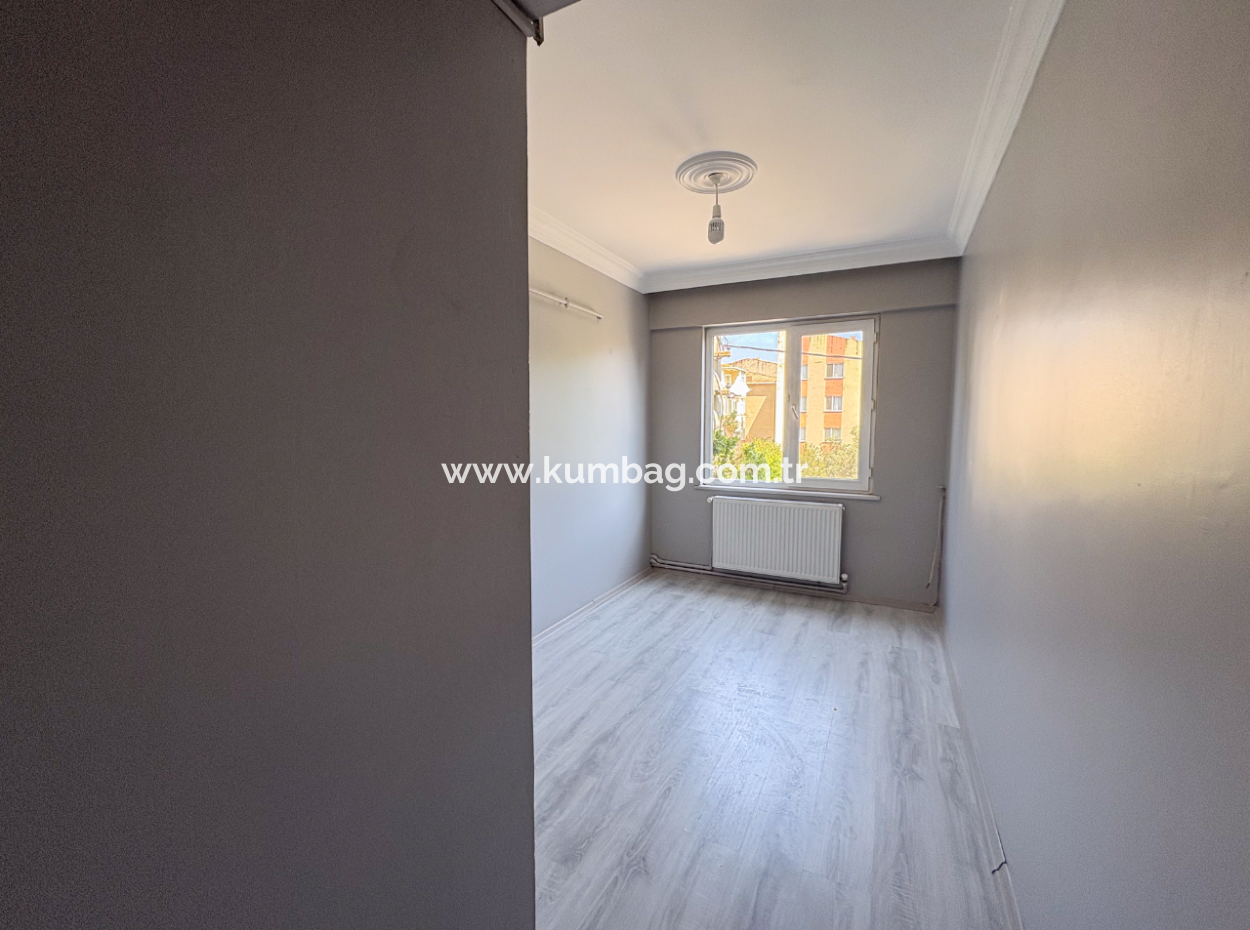Kumbağ'da Merkezi Konumda Havuzlu Site İçinde Kiralık 2+1 Daire