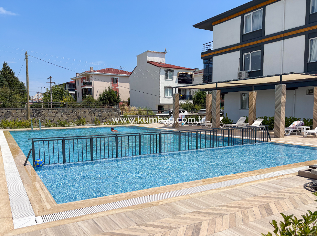 Kumbağ Deniz Tarafında Havuzlu Sitede Satılık Lüks 2+1 Daireler