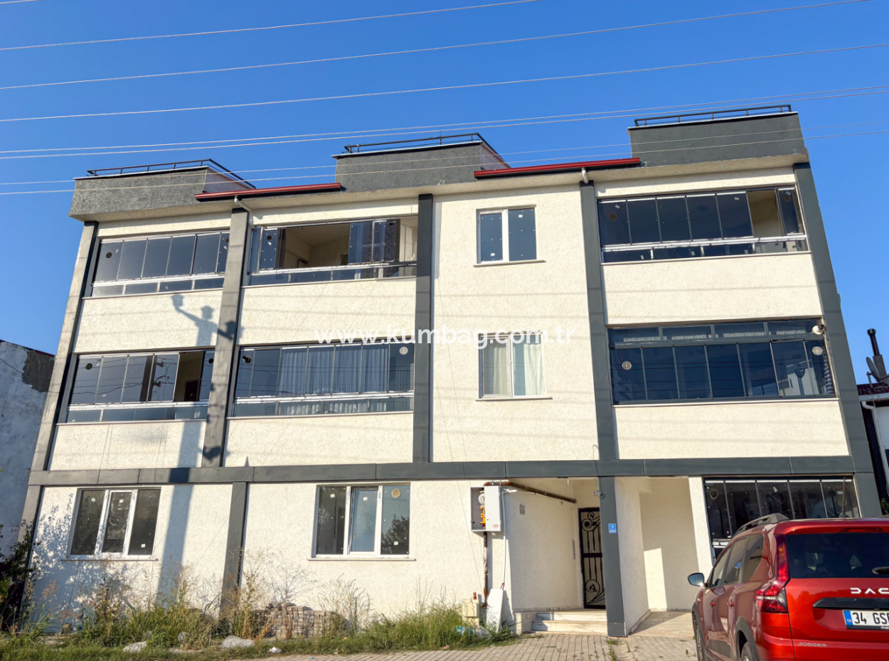 Kumbağ'da İskanlı Yeni Binada Caddeye Sıfır Eşyalı Satılık 1+1 Daire