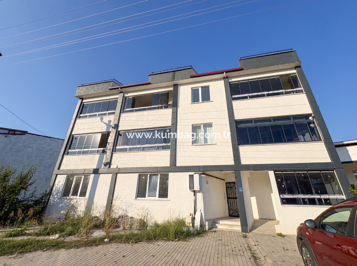 Kumbağ'da İskanlı Yeni Binada Caddeye Sıfır Eşyalı Satılık 1+1 Daire