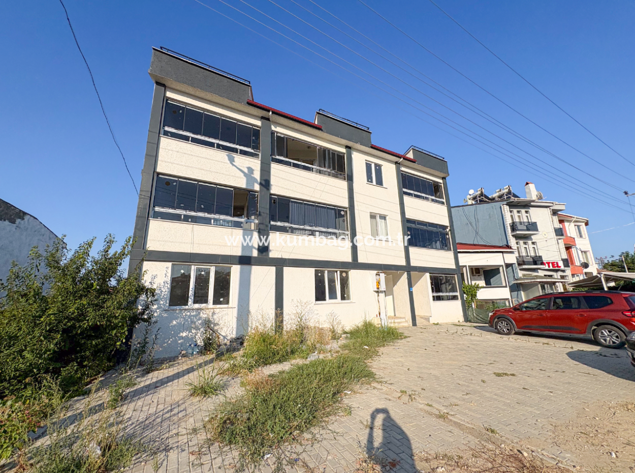 Kumbağ'da İskanlı Yeni Binada Caddeye Sıfır Eşyalı Satılık 1+1 Daire