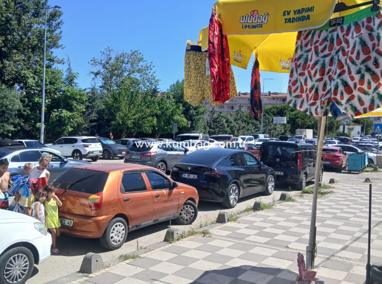 Kumbağ'da İşlek Ana Cadde Üzerinde Okul Karşısında Satılık 100 M2 Dükkan
