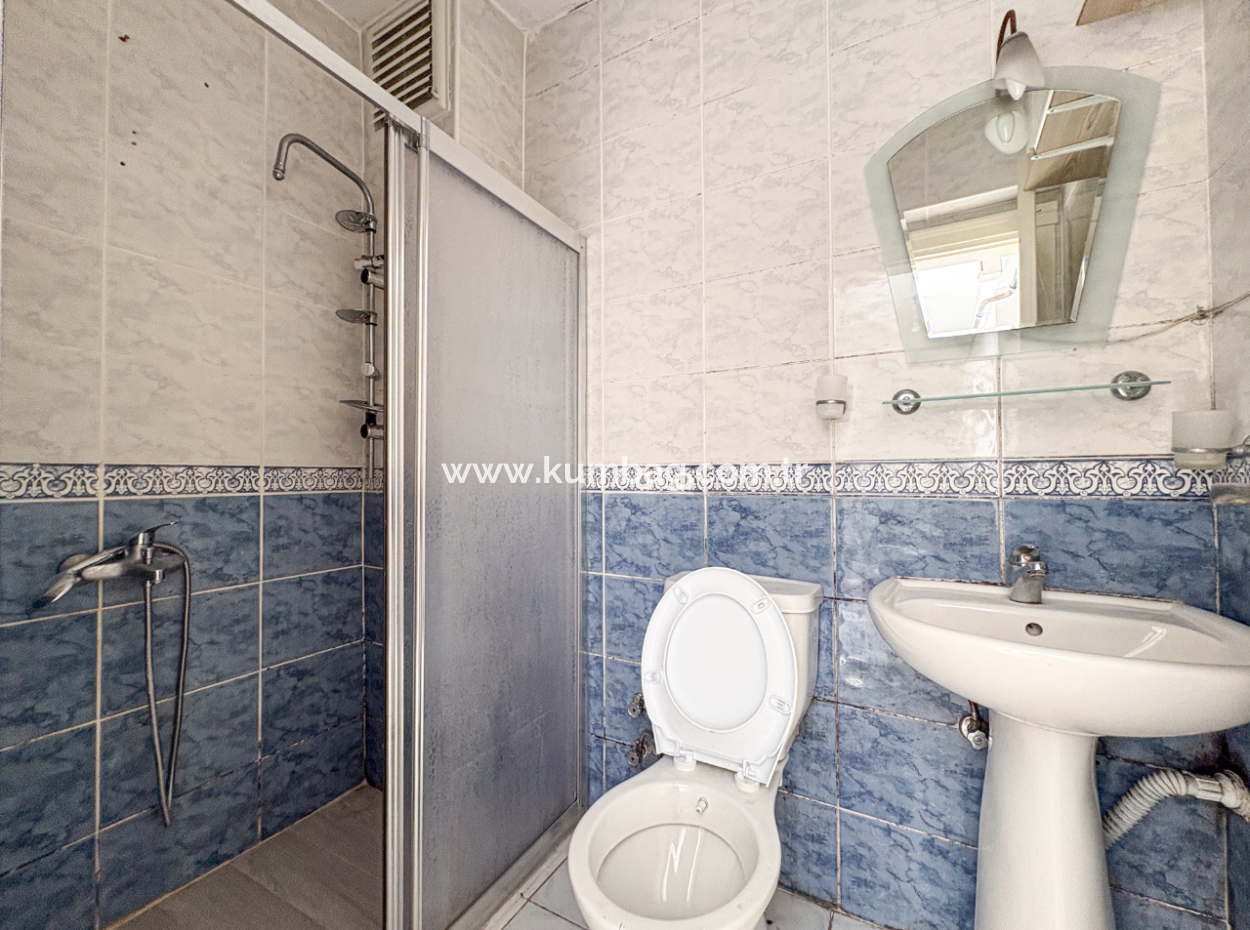 Kumbağ Pazar Sokağında Ayrı Mutfaklı Satılık Geniş 2+1 Daire