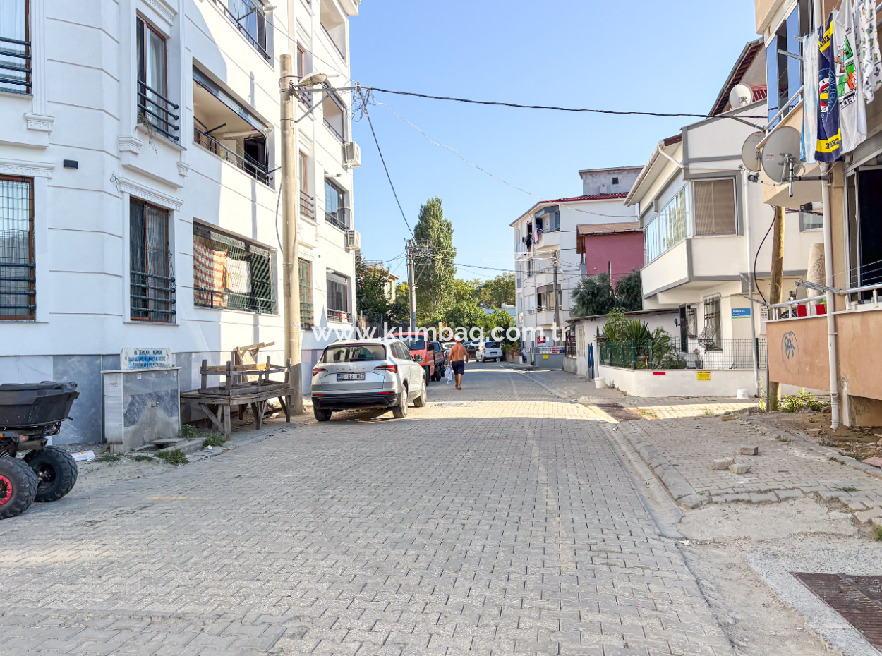 Kumbağ Pazar Sokağında Ayrı Mutfaklı Satılık Geniş 2+1 Daire