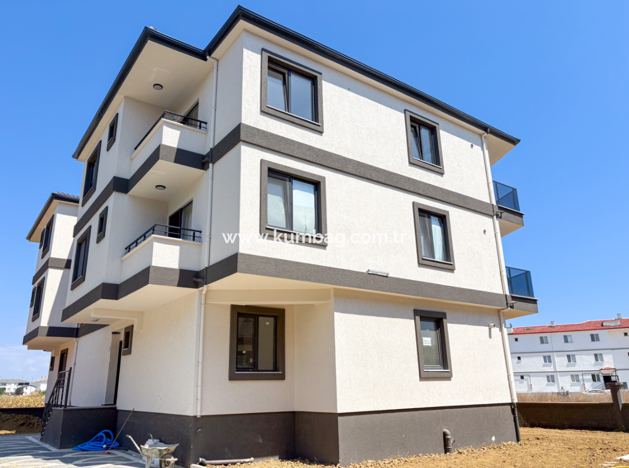 Kumbağ Lüks Havuzlu Yonca Evleri Sitesinde Satılık 2+1 Daireler