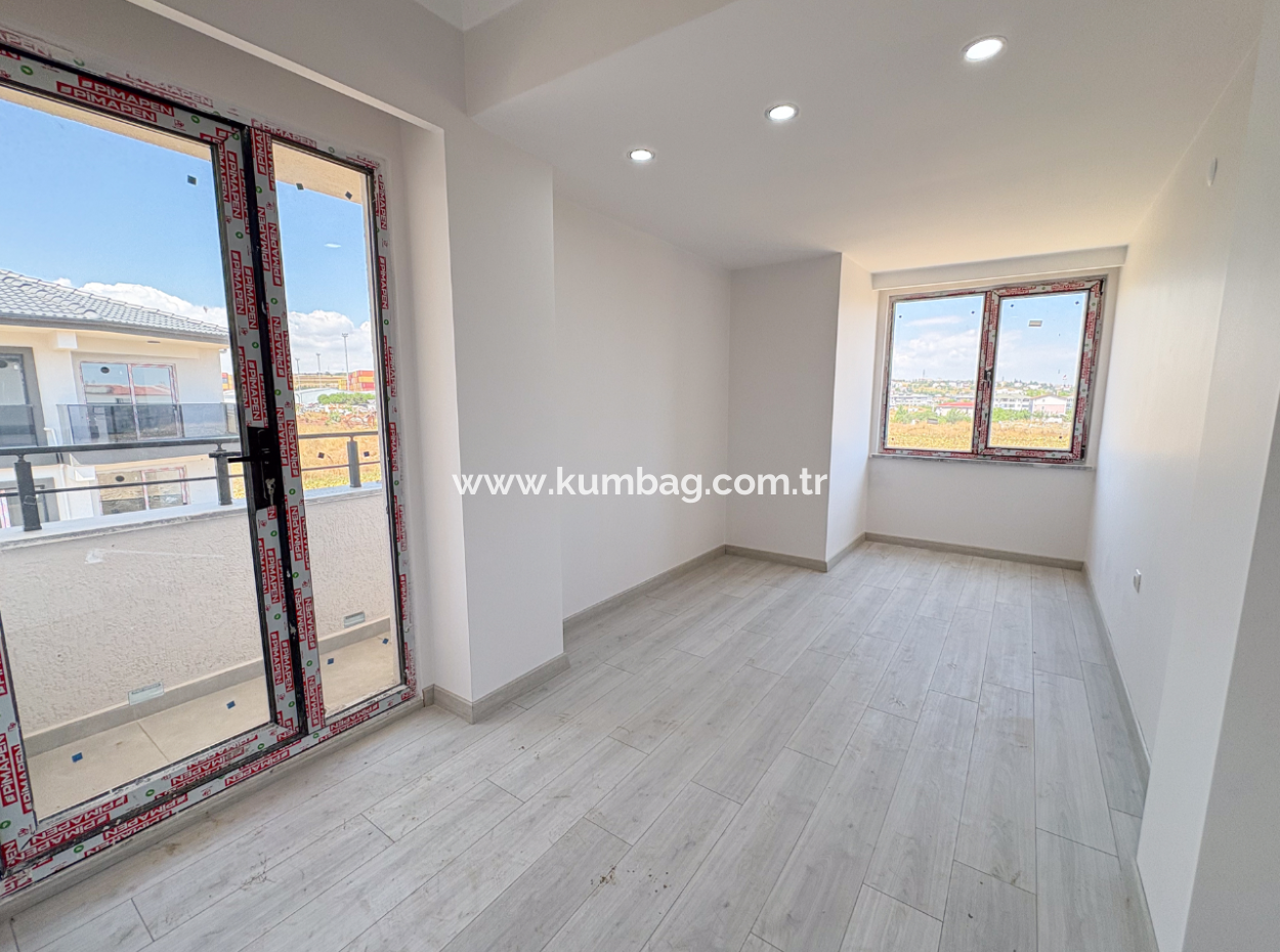 Kumbağ Lüks Havuzlu Yonca Evleri Sitesinde Satılık 2+1 Daireler