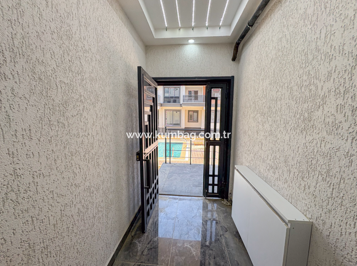 Kumbağ Lüks Havuzlu Yonca Evleri Sitesinde Satılık 2+1 Daireler