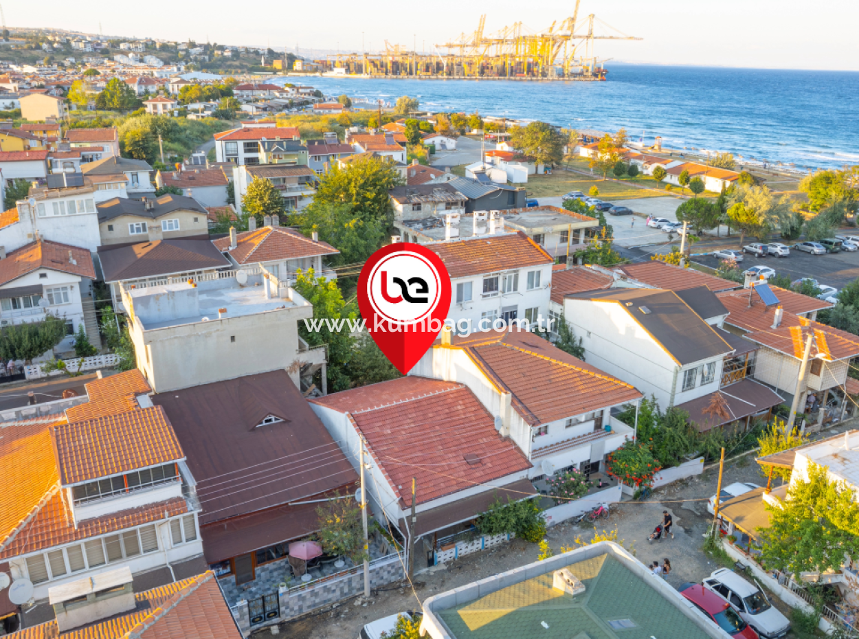 Kumbağ'da Caddenin Deniz Tarafında Satılık 2+1 Müstakil Ev