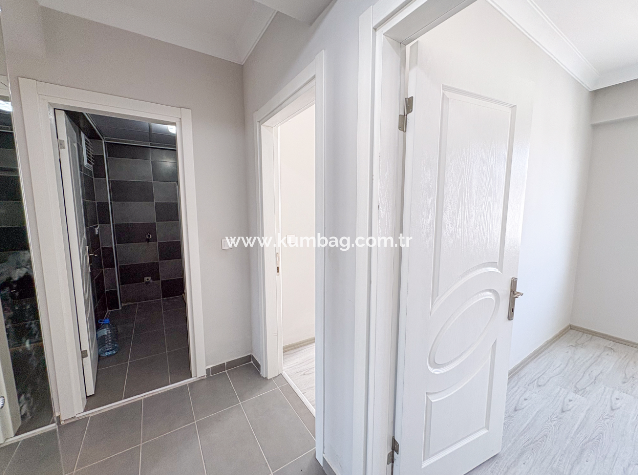 Aquaparklı Havuzlu Ve Denize Yakın Sitede Satılık 2+1 Daire