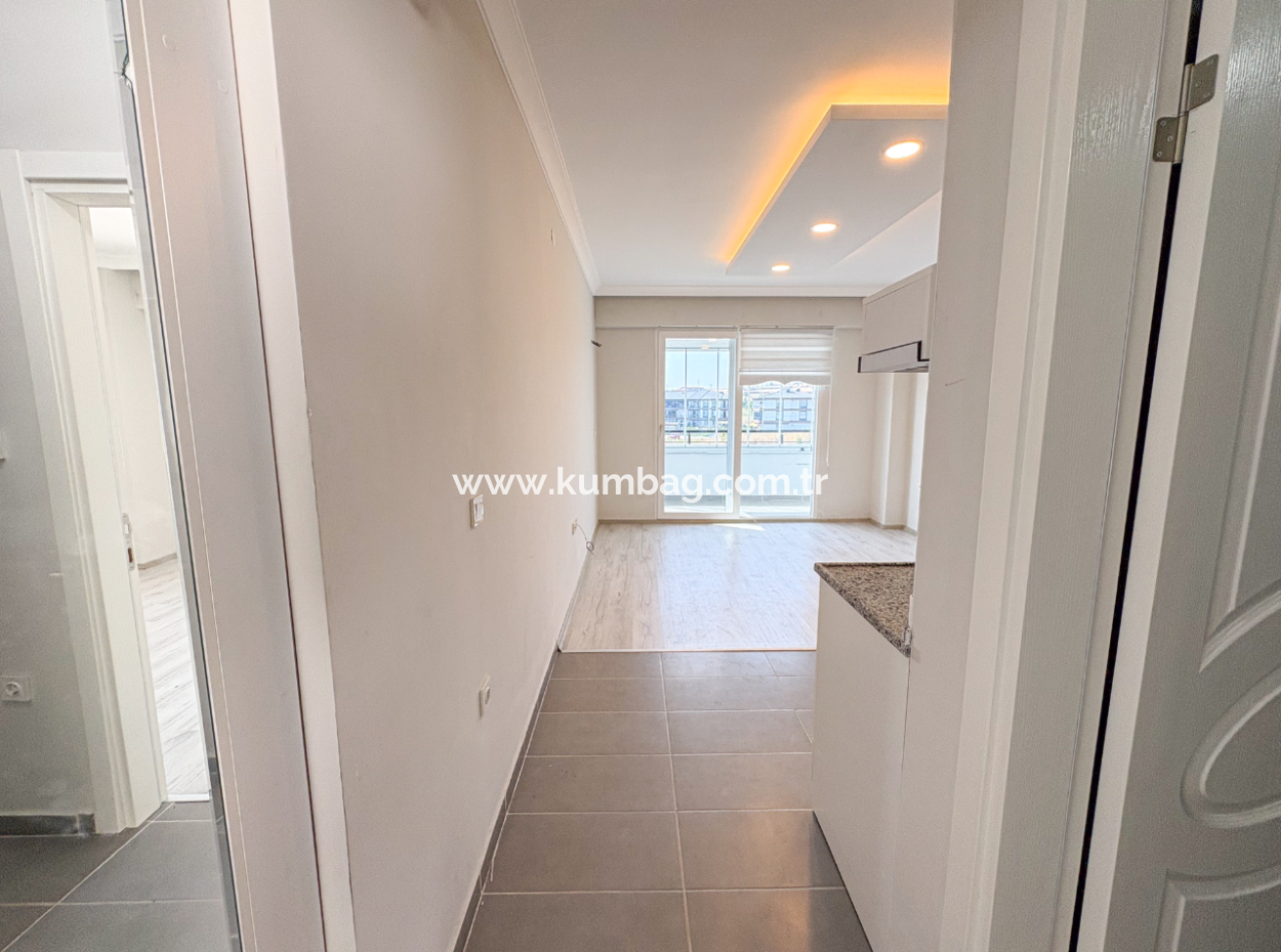 Aquaparklı Havuzlu Ve Denize Yakın Sitede Satılık 2+1 Daire