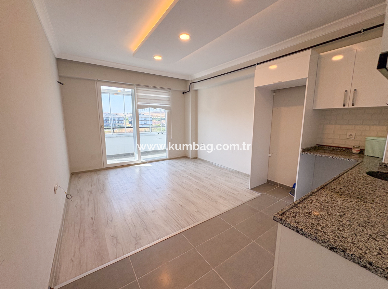 Aquaparklı Havuzlu Ve Denize Yakın Sitede Satılık 2+1 Daire