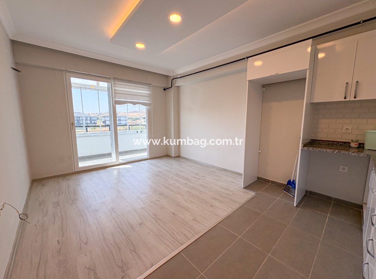 Aquaparklı Havuzlu Ve Denize Yakın Sitede Satılık 2+1 Daire