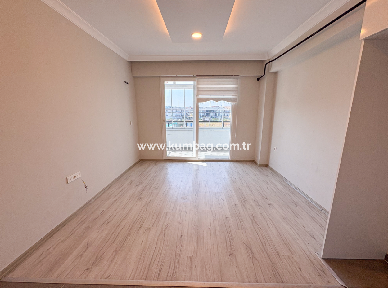 Aquaparklı Havuzlu Ve Denize Yakın Sitede Satılık 2+1 Daire
