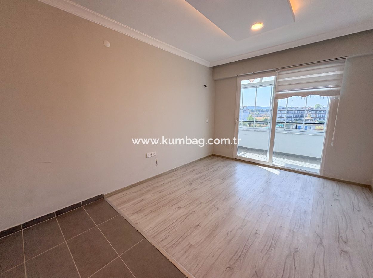 Aquaparklı Havuzlu Ve Denize Yakın Sitede Satılık 2+1 Daire