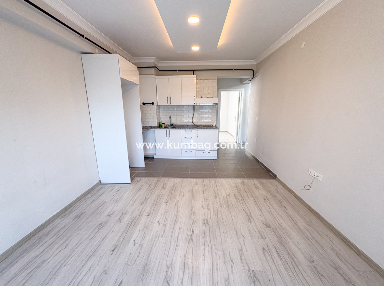 Aquaparklı Havuzlu Ve Denize Yakın Sitede Satılık 2+1 Daire