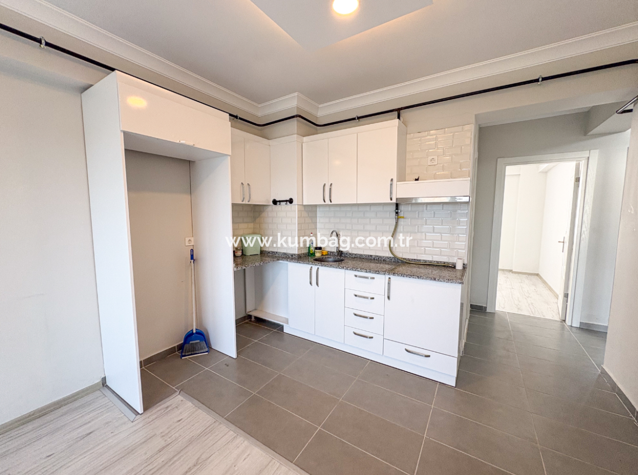 Aquaparklı Havuzlu Ve Denize Yakın Sitede Satılık 2+1 Daire