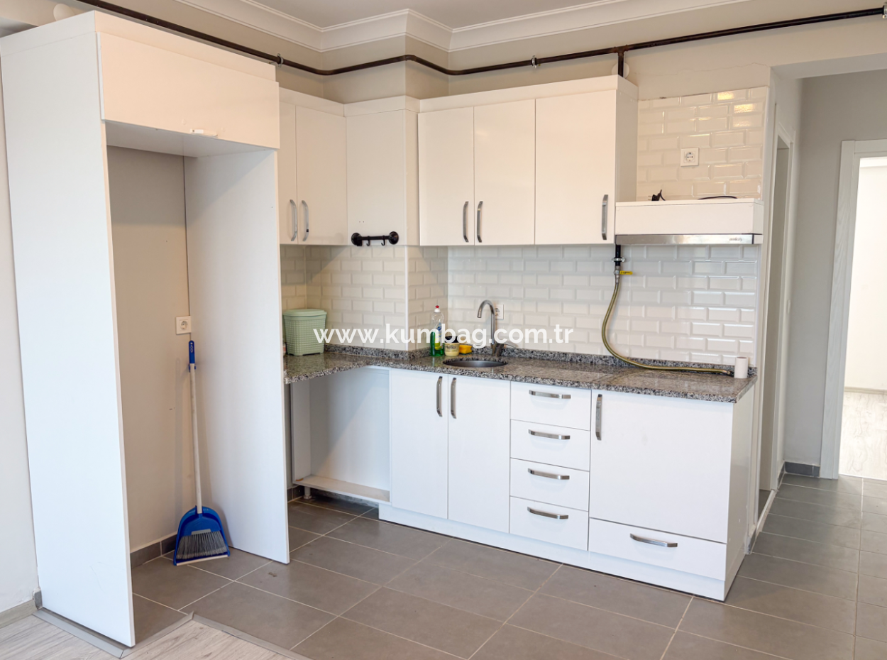 Aquaparklı Havuzlu Ve Denize Yakın Sitede Satılık 2+1 Daire