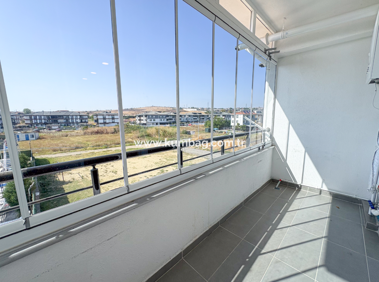 Aquaparklı Havuzlu Ve Denize Yakın Sitede Satılık 2+1 Daire