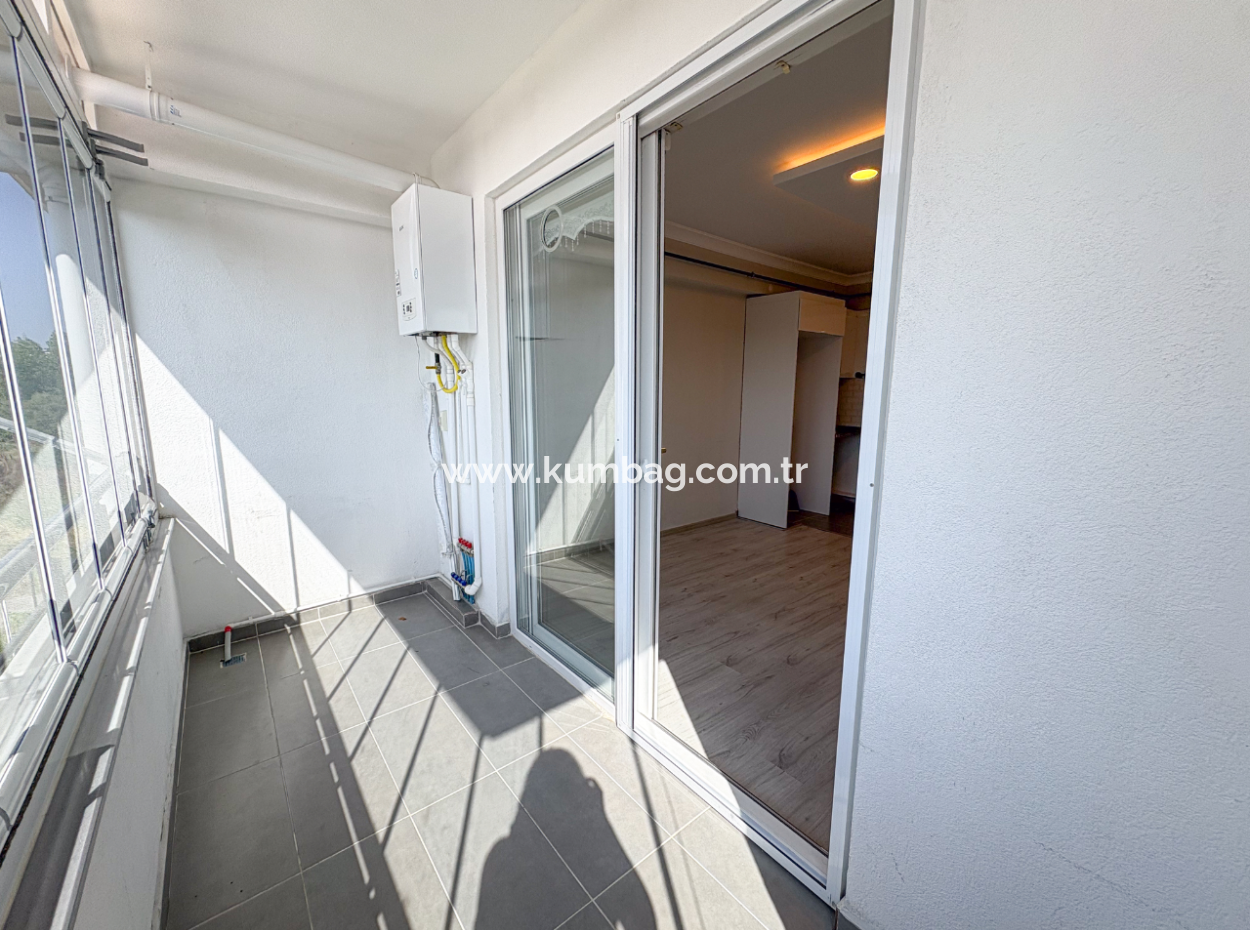 Aquaparklı Havuzlu Ve Denize Yakın Sitede Satılık 2+1 Daire