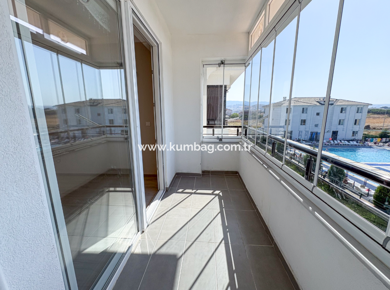 Aquaparklı Havuzlu Ve Denize Yakın Sitede Satılık 2+1 Daire