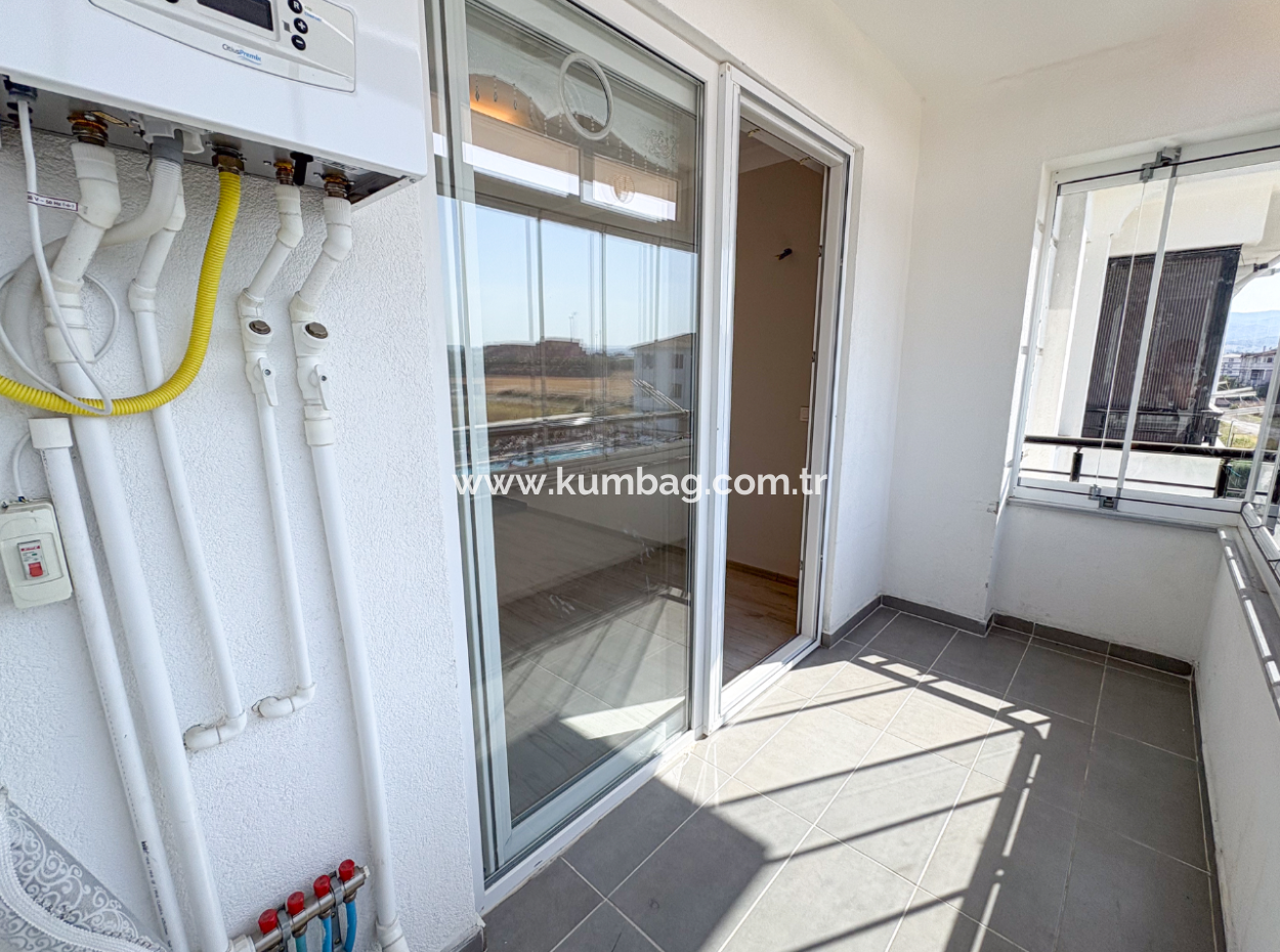 Aquaparklı Havuzlu Ve Denize Yakın Sitede Satılık 2+1 Daire