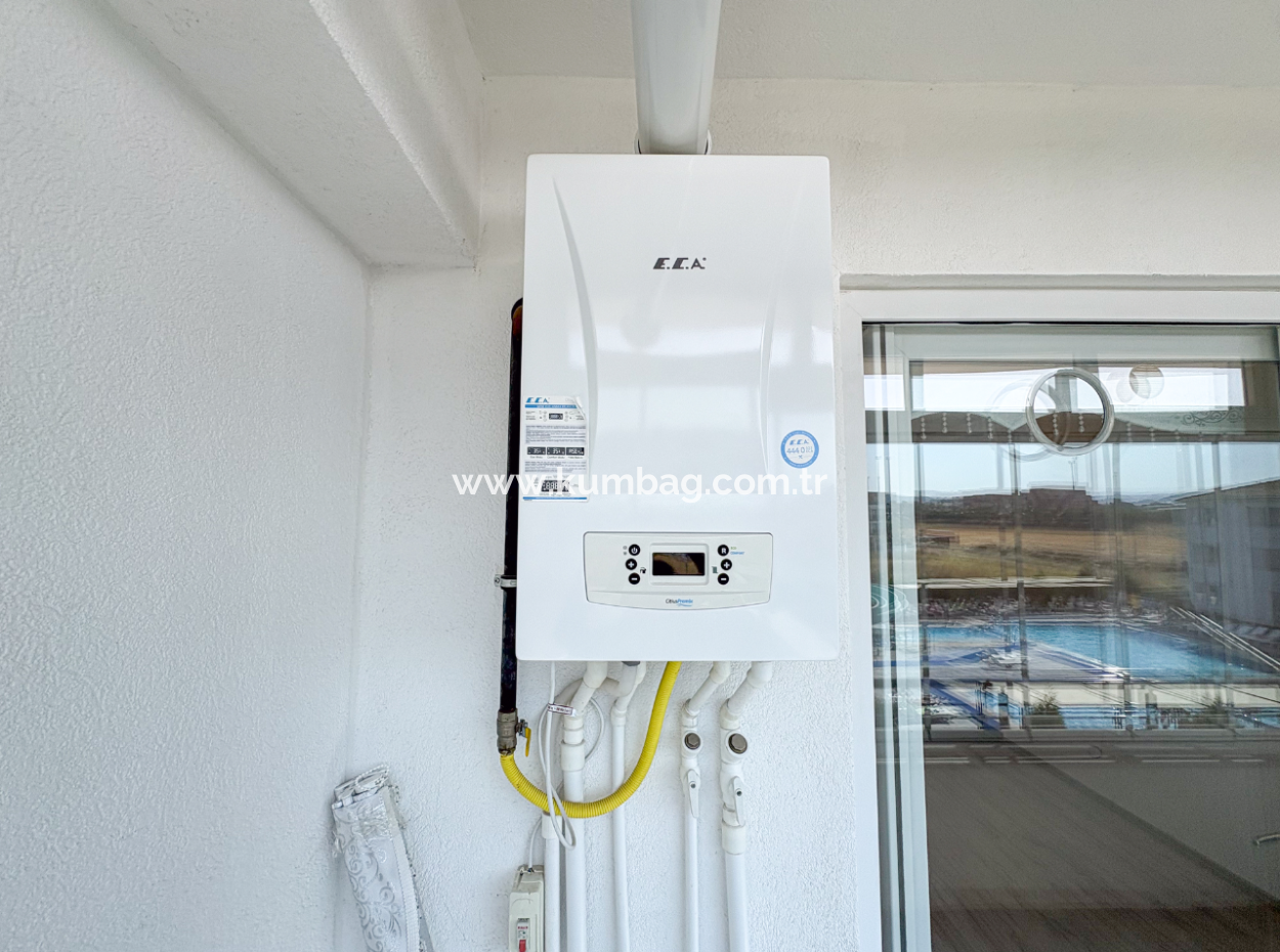 Aquaparklı Havuzlu Ve Denize Yakın Sitede Satılık 2+1 Daire