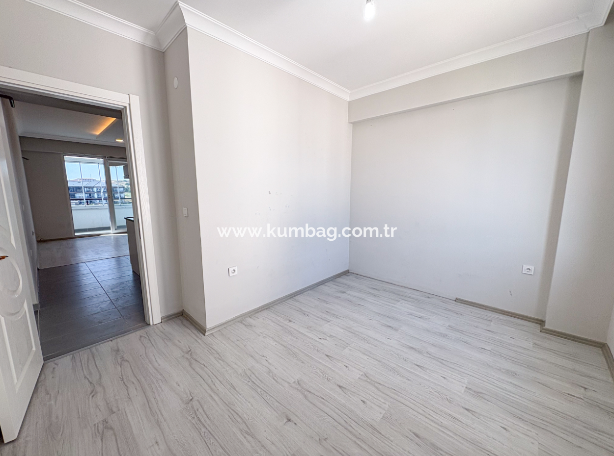 Aquaparklı Havuzlu Ve Denize Yakın Sitede Satılık 2+1 Daire