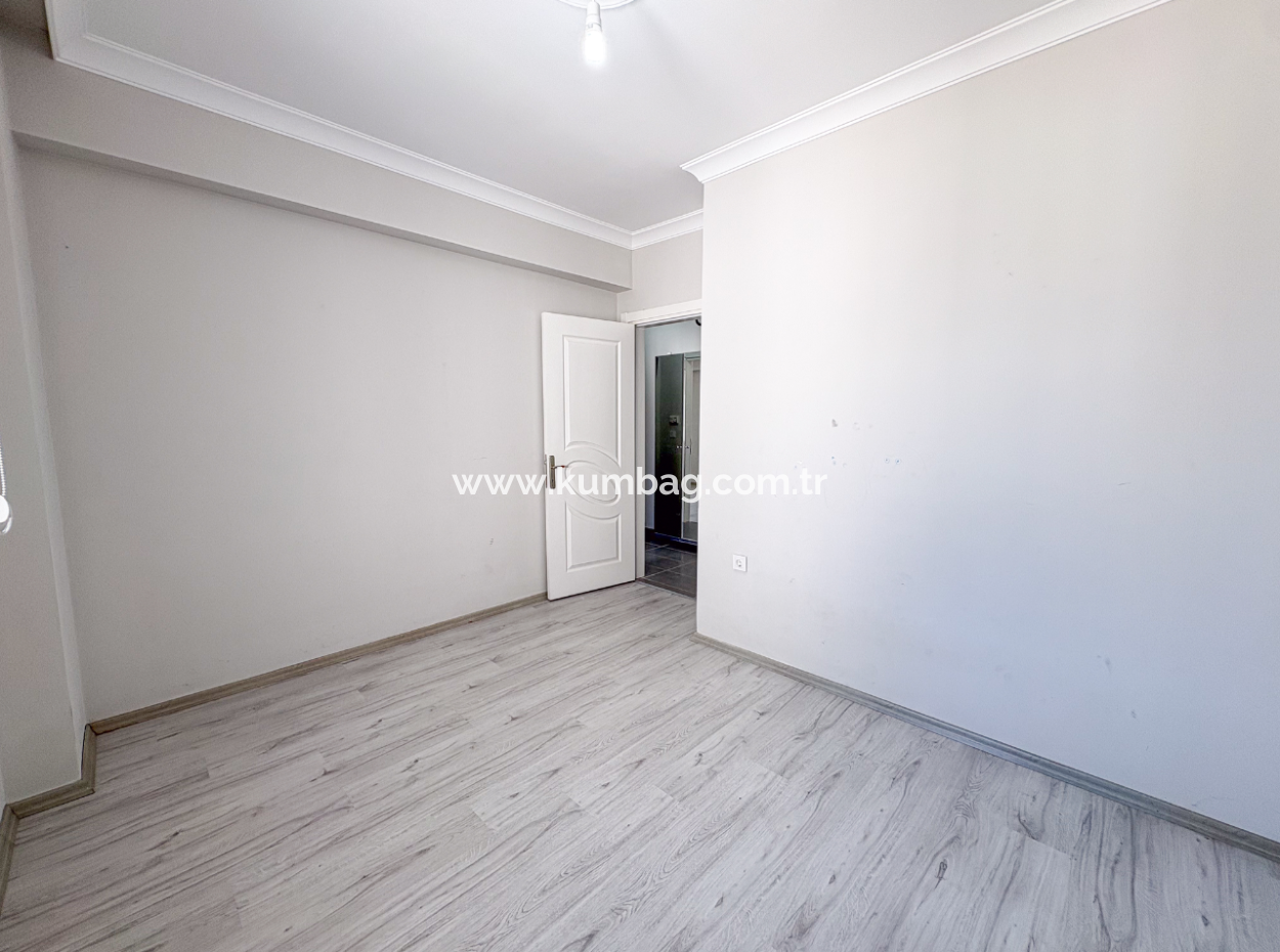 Aquaparklı Havuzlu Ve Denize Yakın Sitede Satılık 2+1 Daire