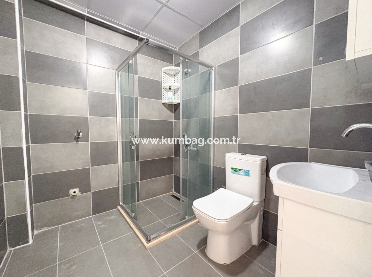 Aquaparklı Havuzlu Ve Denize Yakın Sitede Satılık 2+1 Daire