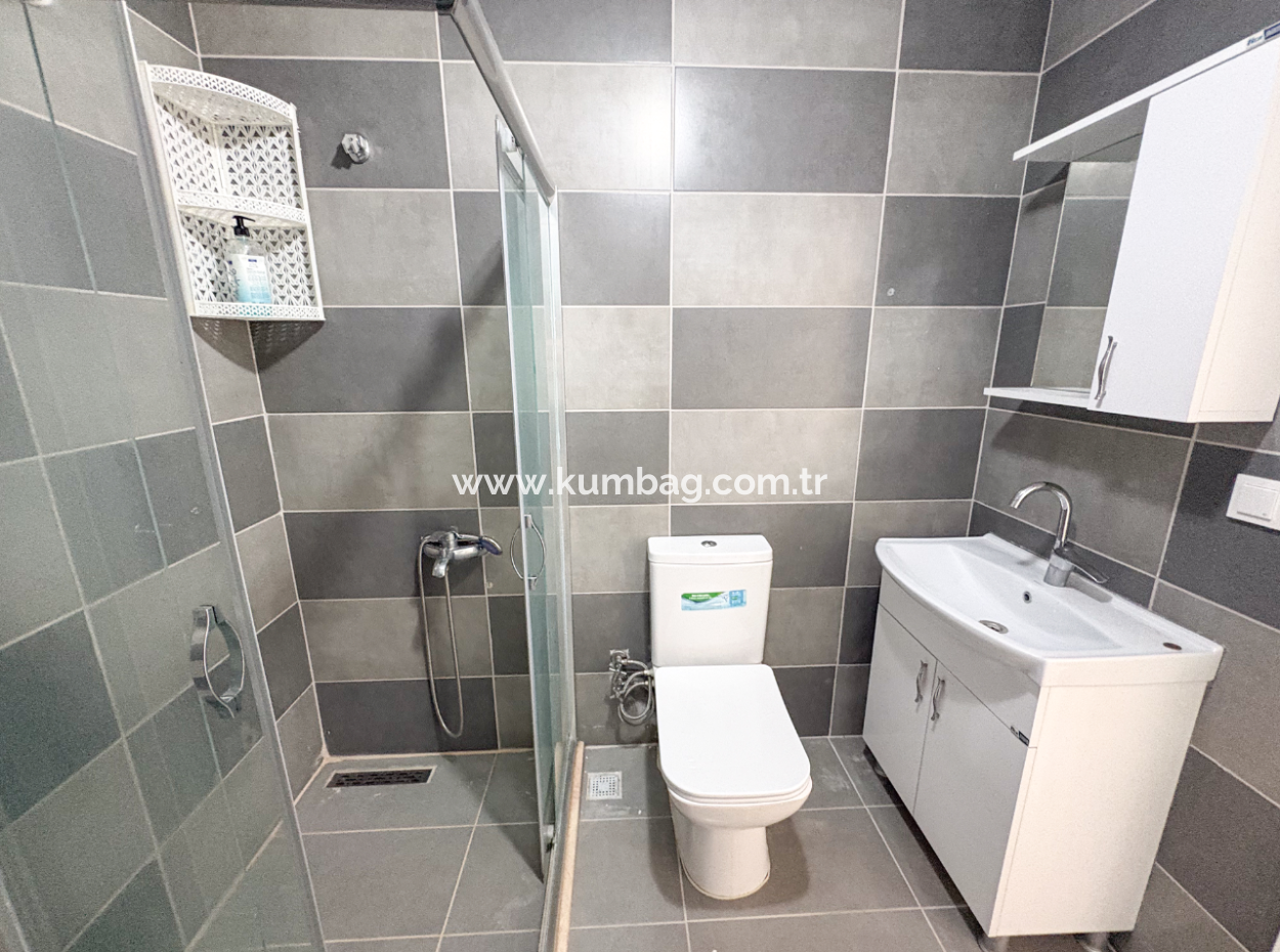 Aquaparklı Havuzlu Ve Denize Yakın Sitede Satılık 2+1 Daire