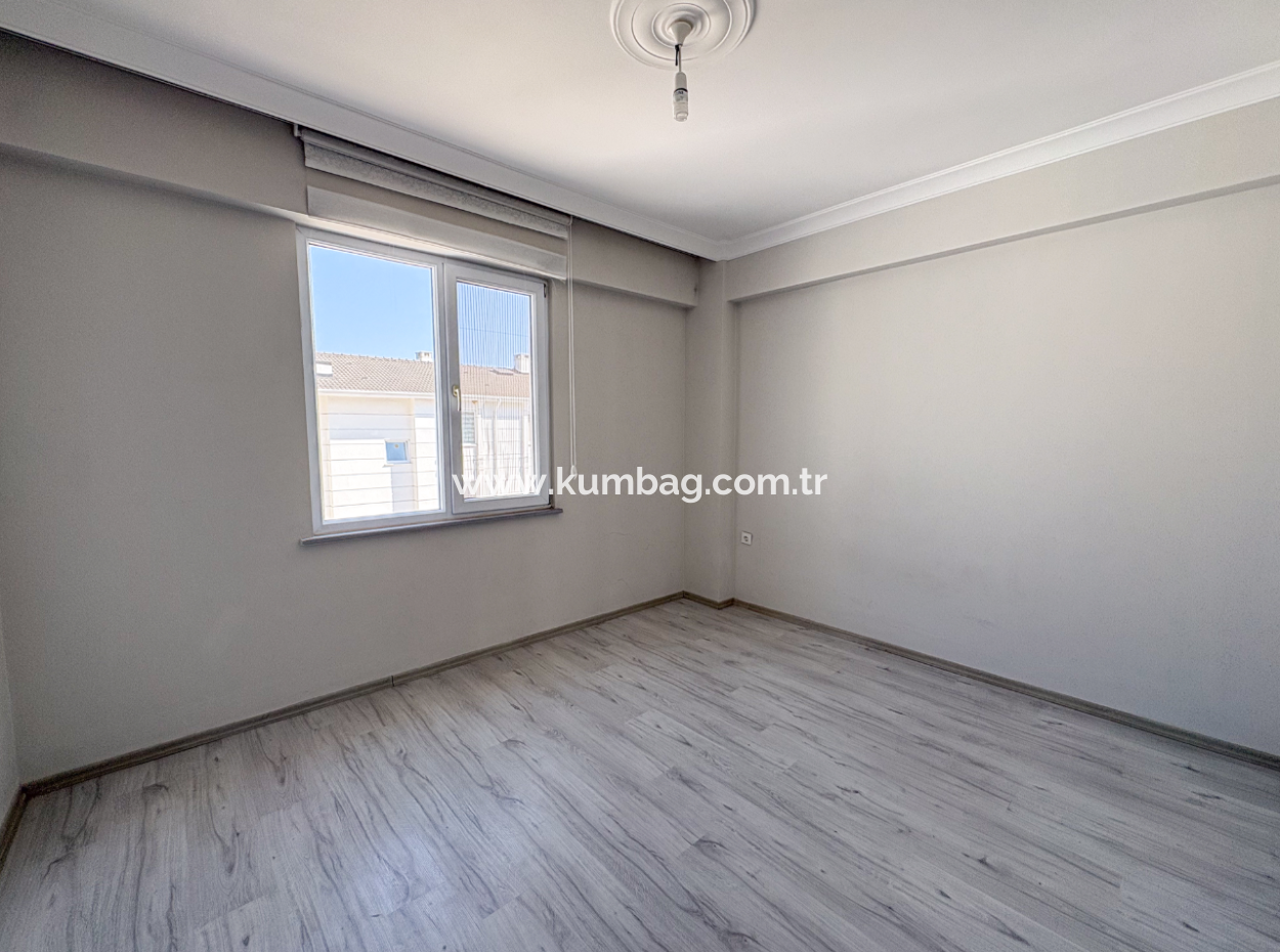 Aquaparklı Havuzlu Ve Denize Yakın Sitede Satılık 2+1 Daire