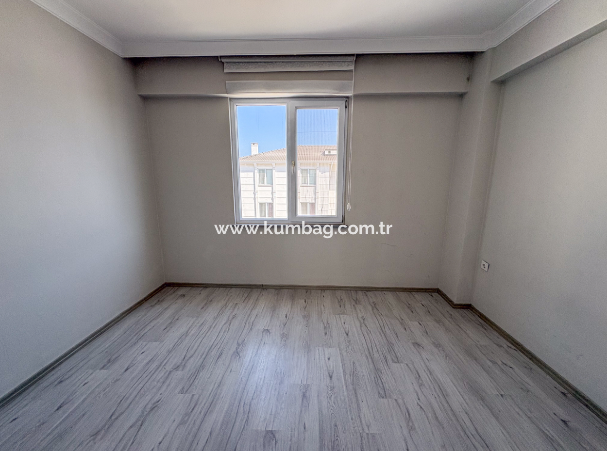 Aquaparklı Havuzlu Ve Denize Yakın Sitede Satılık 2+1 Daire