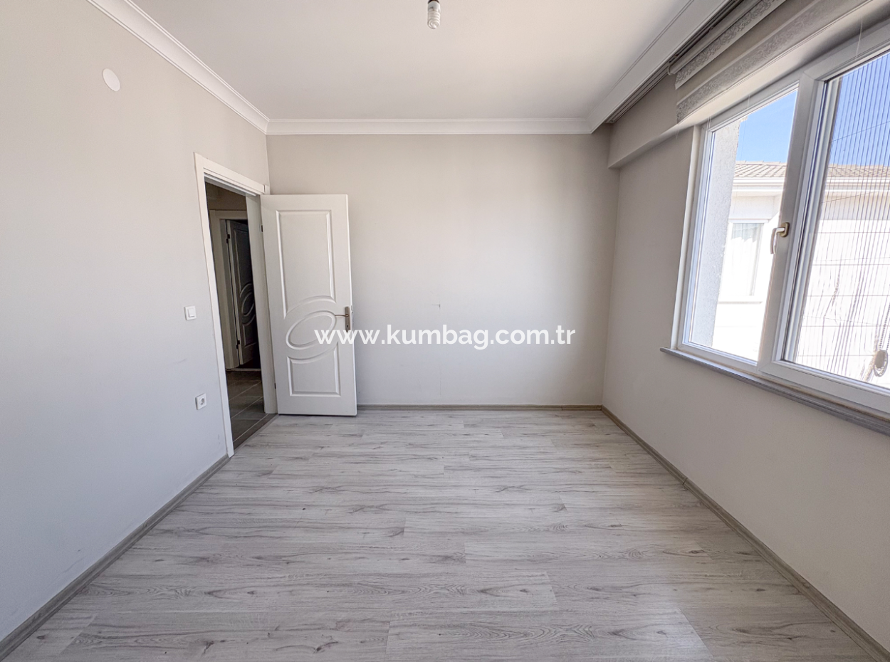 Aquaparklı Havuzlu Ve Denize Yakın Sitede Satılık 2+1 Daire