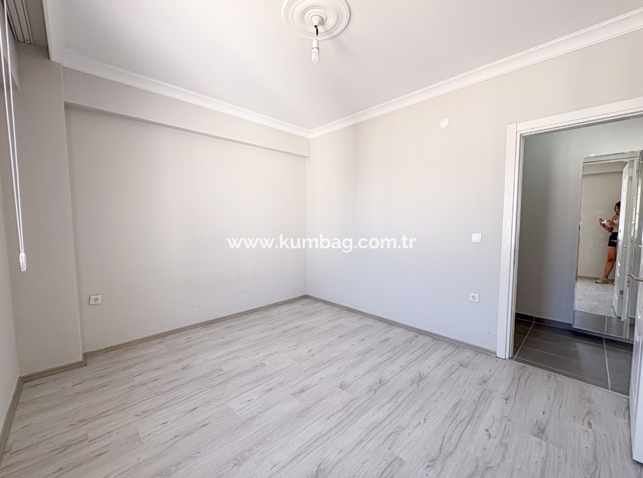 Aquaparklı Havuzlu Ve Denize Yakın Sitede Satılık 2+1 Daire