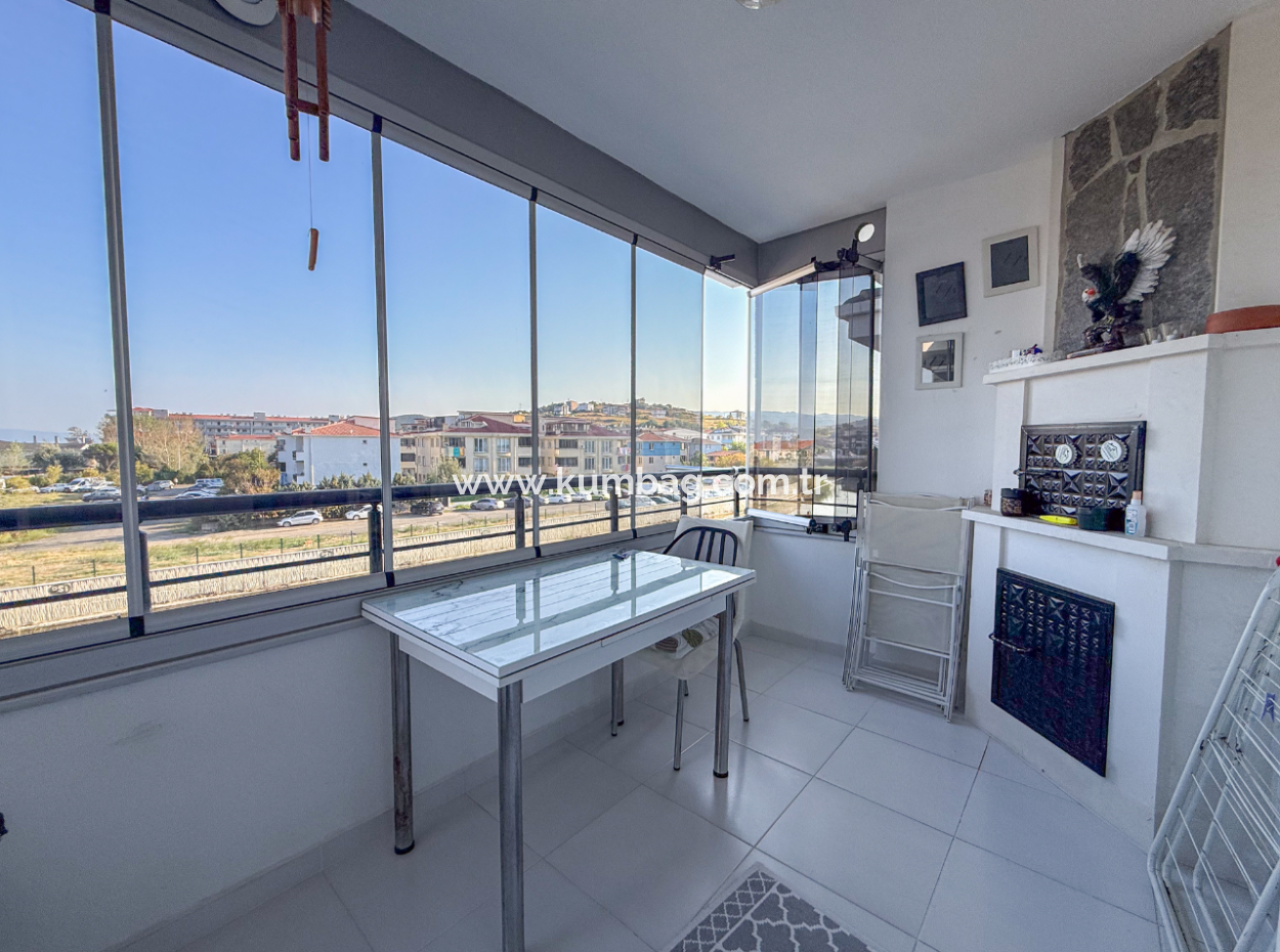 Kumbağ'da Denize Sıfır Havuzlu Sitede Satılık Eşyalı 2+1 Daire