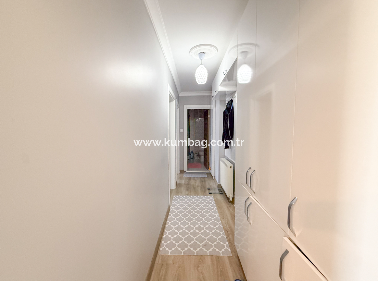 Kumbağ'da Denize Sıfır Havuzlu Sitede Satılık Eşyalı 2+1 Daire
