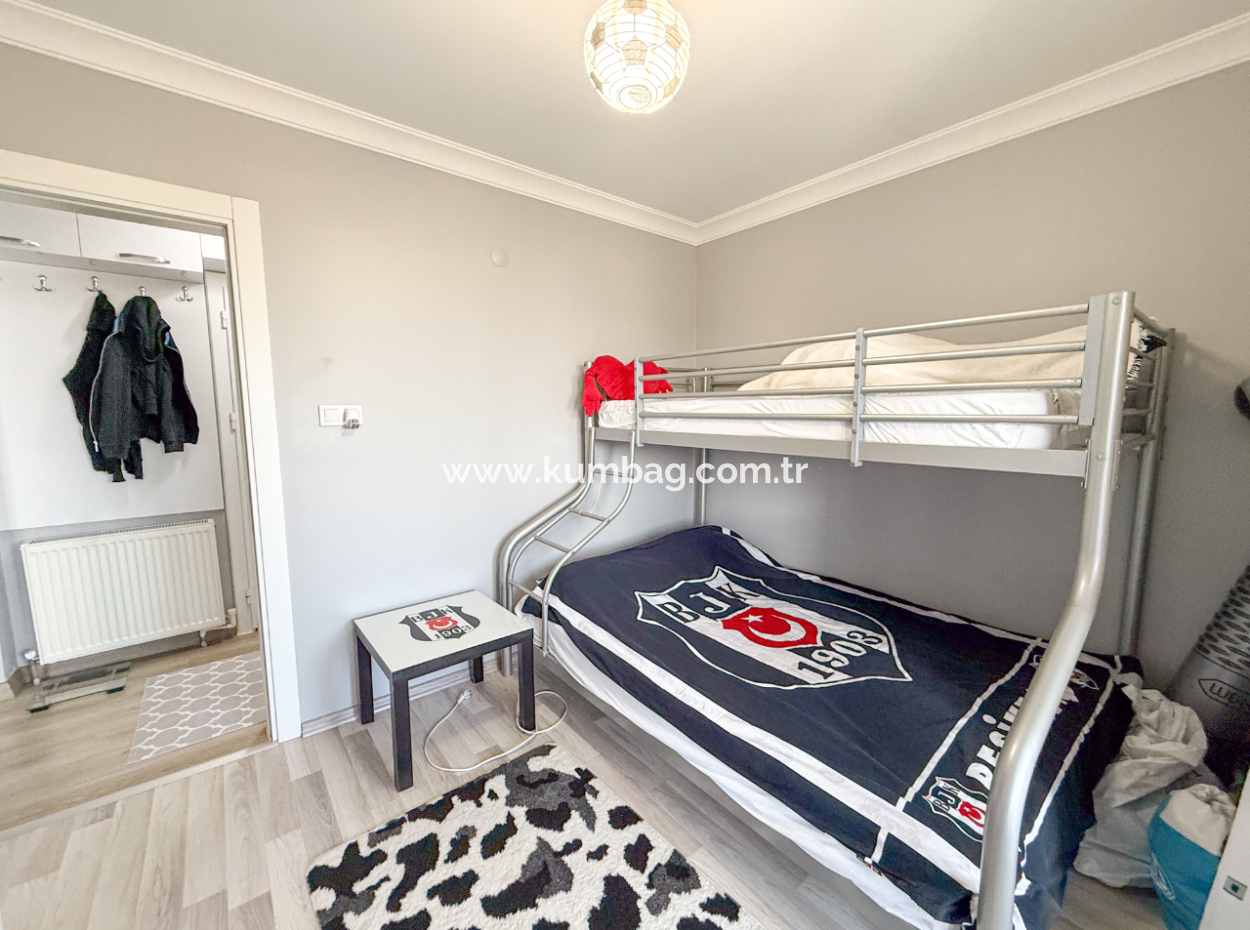 Kumbağ'da Denize Sıfır Havuzlu Sitede Satılık Eşyalı 2+1 Daire