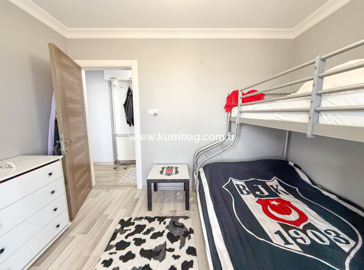 Kumbağ'da Denize Sıfır Havuzlu Sitede Satılık Eşyalı 2+1 Daire