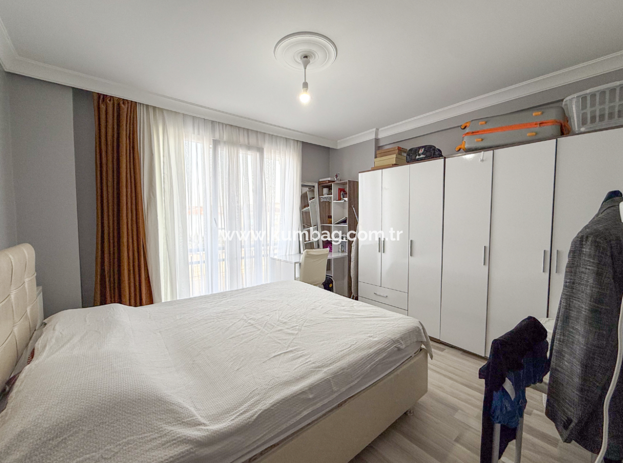 Kumbağ'da Denize Sıfır Havuzlu Sitede Satılık Eşyalı 2+1 Daire