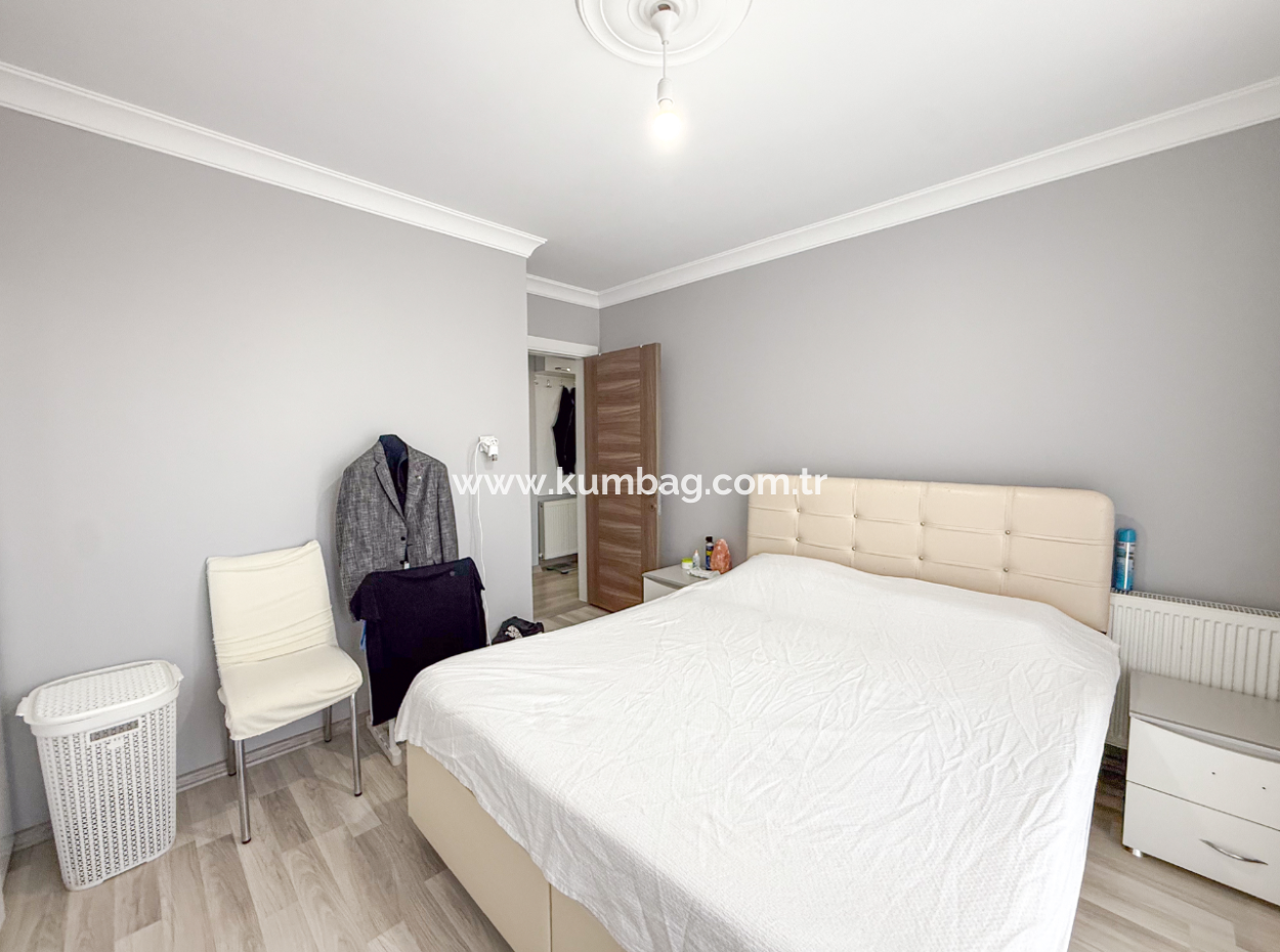 Kumbağ'da Denize Sıfır Havuzlu Sitede Satılık Eşyalı 2+1 Daire