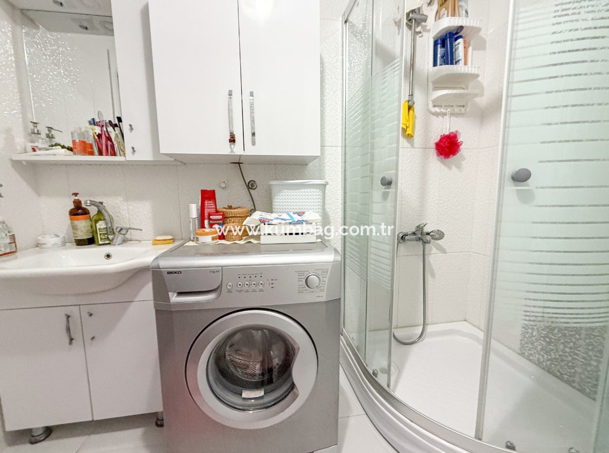 Kumbağ'da Denize Sıfır Havuzlu Sitede Satılık Eşyalı 2+1 Daire
