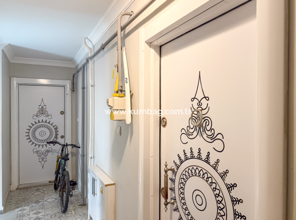 Kumbağ'da Denize Sıfır Havuzlu Sitede Satılık Eşyalı 2+1 Daire