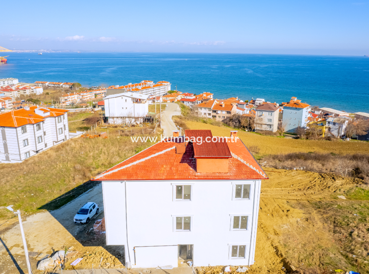 Kumbağ'da Panoramik Deniz Manzaralı İskanlı Satılık 1+1 Daire