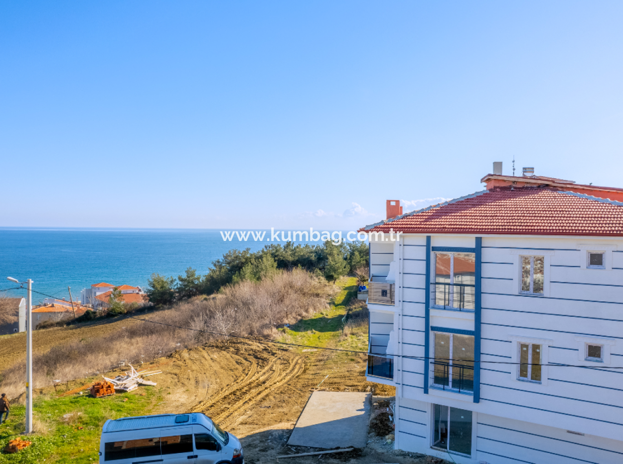 Kumbağ'da Panoramik Deniz Manzaralı İskanlı Satılık 1+1 Daire