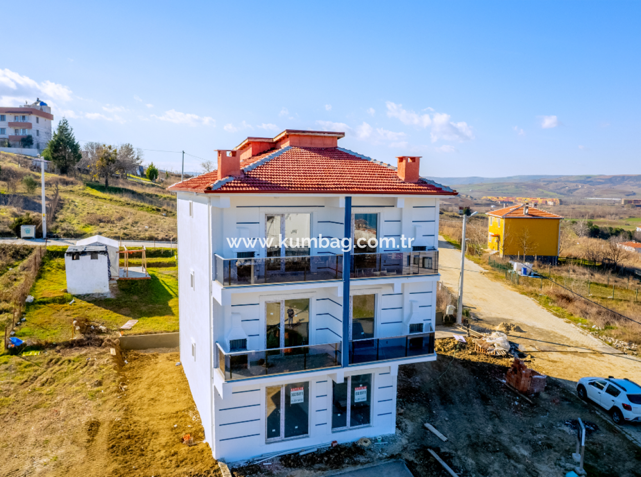 Kumbağ'da Panoramik Deniz Manzaralı İskanlı Satılık 1+1 Daire