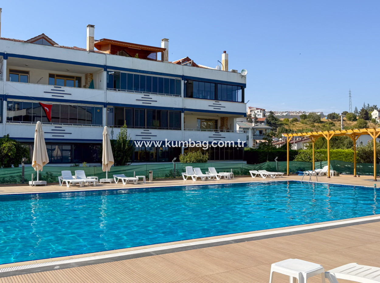 Kumbağ'da Denize Sıfır Havuzlu Sitede Satılık Ferah 2+1 Daire