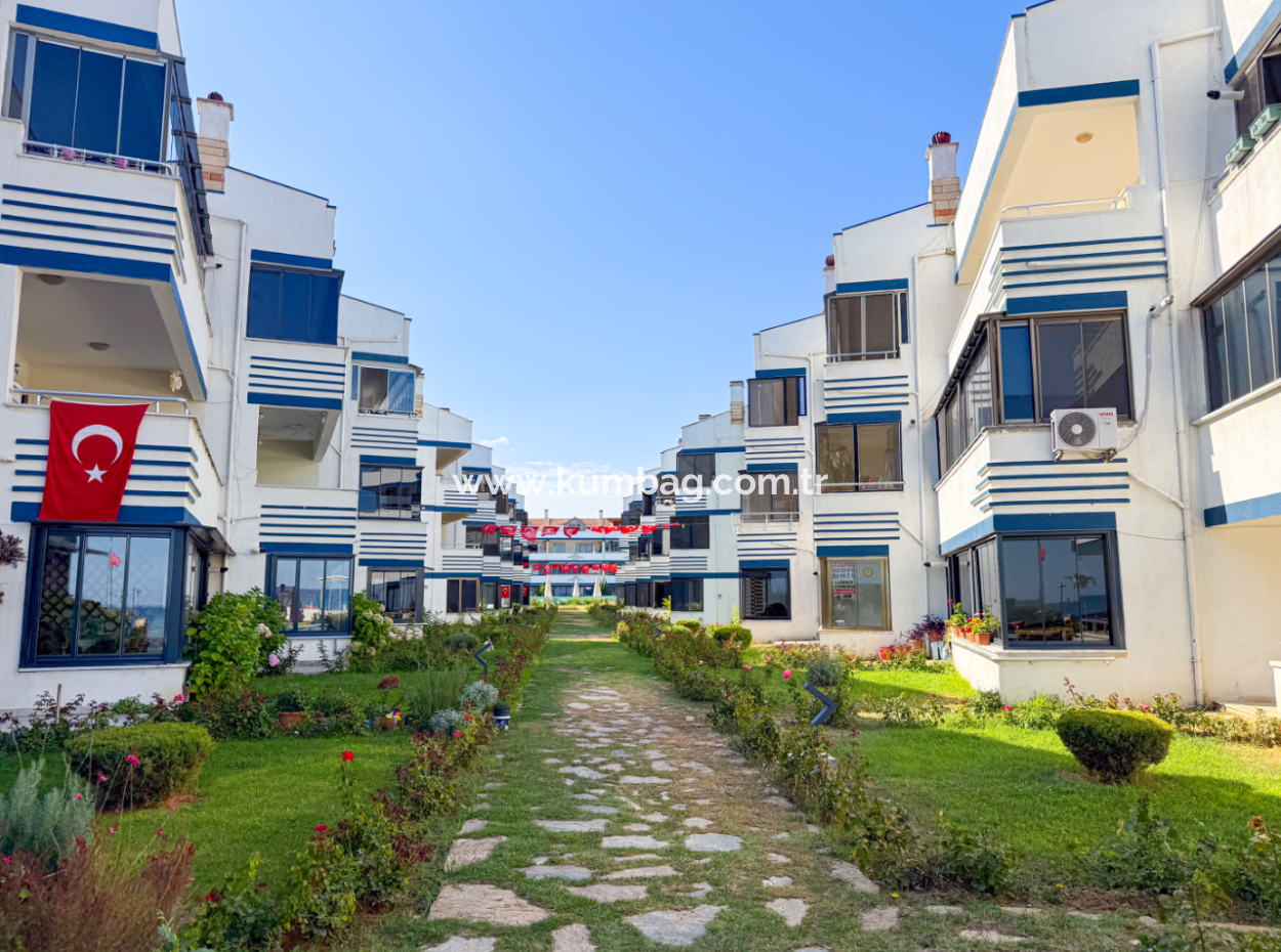 Kumbağ'da Denize Sıfır Havuzlu Sitede Satılık Ferah 2+1 Daire